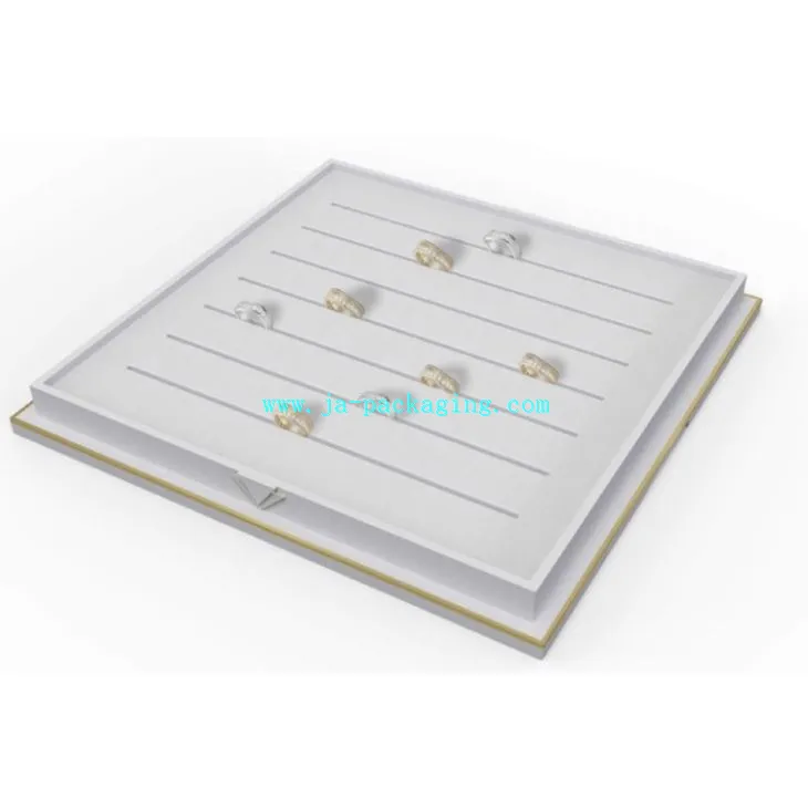 Носачи за бели омотач са металним оквиром од месинга